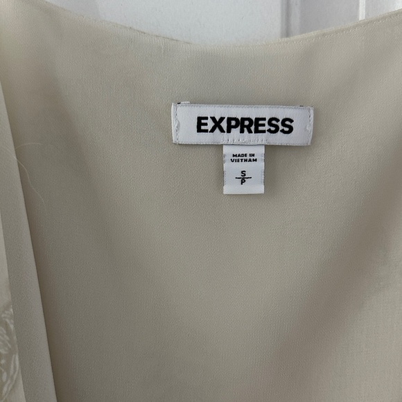 Express Beige Floral Ruffle Blouse - Picture 4 of 5